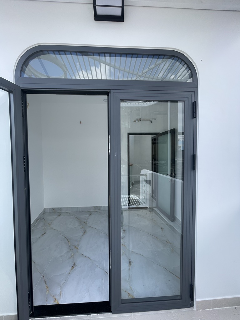 Bán nhà mới mặt tiền Lê Quang Sung Q6,47m2,3 tầng 4PN, chỉ việc xách vali vào ở,giá chỉ 6 tỷ 9